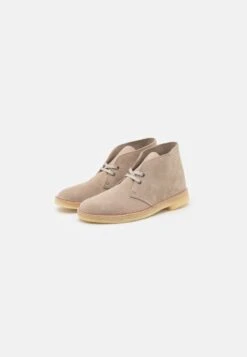 Clarks Originals DESERT BOOT - Sportlicher Schnürer - Sand 10 Clarks Originals DESERT BOOT - Sportlicher Schnürer - Sand -Schickes Schuh Geschäft 04e0baa819d1412aa408d6aca85cf032
