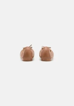 Pier One LEATHER - Klassischer Ballerina - Cognac 9 Pier One LEATHER - Klassischer Ballerina - Cognac -Schickes Schuh Geschäft 0917b16973334ac3a046d1e114212bd0