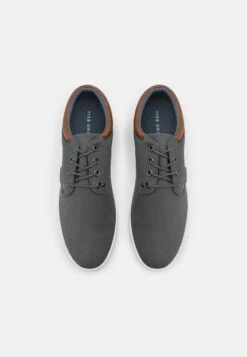 Pier One UNISEX - Sneaker Low - Grey 9 Pier One UNISEX - Sneaker Low - Grey -Schickes Schuh Geschäft 300f1aa95a2a4579b4a07e57470c9afc