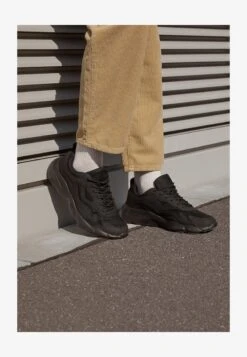 YOURTURN UNISEX - Sneaker Low - Black 8 YOURTURN UNISEX - Sneaker Low - Black -Schickes Schuh Geschäft 3c4212c7515d4c01b4e62b5cb3b1bfbb