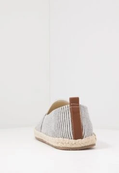 Pier One RENA ESPADRILLE UNISEX - Espadrille - White/blue 11 Pier One RENA ESPADRILLE UNISEX - Espadrille - White/blue -Schickes Schuh Geschäft 535d86d092a649c28e407541a01358ea