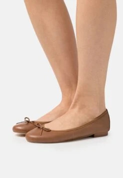 Pier One LEATHER - Klassischer Ballerina - Cognac