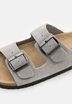 Pier One LEATHER UNISEX - Pantolette Flach - Grey 11 Pier One LEATHER UNISEX - Pantolette Flach - Grey -Schickes Schuh Geschäft 6b071714d1514b7cbade5fbfdf5bc6fc