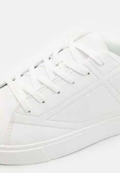 Pier One UNISEX - Sneaker Low - White -Schickes Schuh Geschäft 9df20e8fbfac4dbbaad7e726f8a84e52