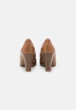 Pier One LEATHER - Pumps - Cognac 9 Pier One LEATHER - Pumps - Cognac -Schickes Schuh Geschäft b1e0543a71904ff9ab3887fb1678f565