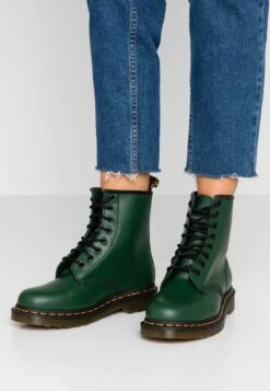 Dr. Martens 1460 BOOT - Schnürstiefelette - Green Smooth -Schickes Schuh Geschäft c373858b3598426bbf46e8f39175df96
