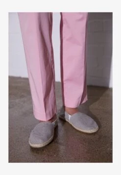 Pier One RENA ESPADRILLE UNISEX - Espadrille - White/blue 8 Pier One RENA ESPADRILLE UNISEX - Espadrille - White/blue -Schickes Schuh Geschäft c6887bca85d14b55a70a8c6745c09b3d